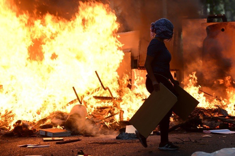 Manifestações em massa no Chile terminam em incidentes violentos Manifestações em massa no Chile terminam em incidentes violentos