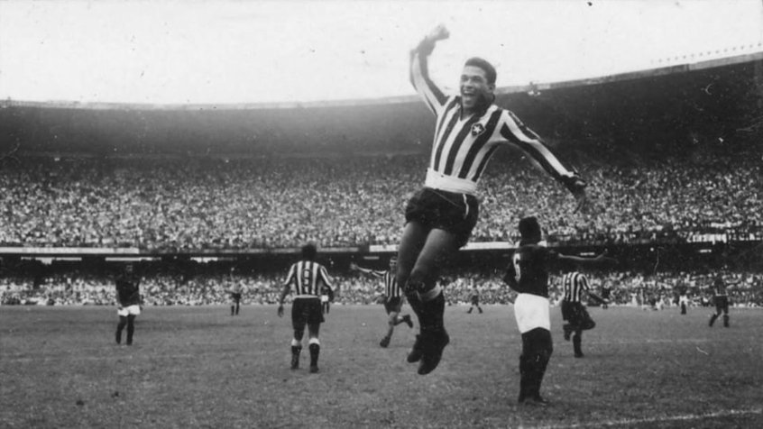 Botafogo cria camisa com as listras tortas em homenagem a Garrincha Botafogo cria camisa com as listras tortas em homenagem a Garrincha