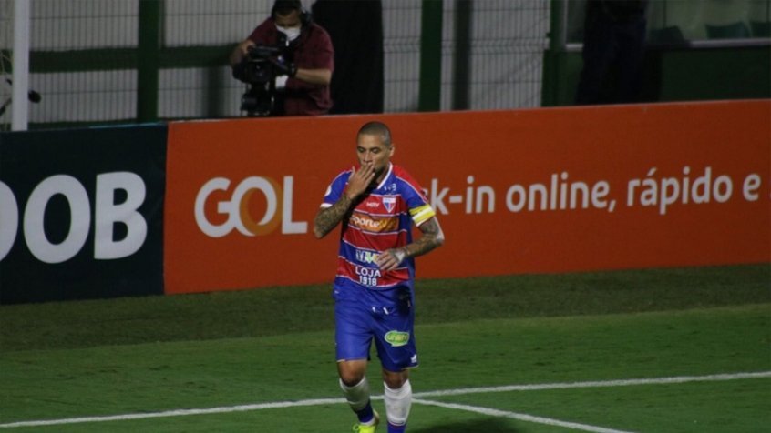 Wellington Paulista se torna o 5º jogador com mais partidas na história do Brasileiro Wellington Paulista se torna o 5º jogador com mais partidas na história do Brasileiro