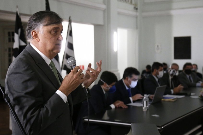 Botafogo tem ação na Justiça para liberar verbas suficientes para pagar salários e imagens até novembro Botafogo tem ação na Justiça para liberar verbas suficientes para pagar salários e imagens até novembro