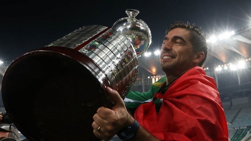 Conheça a história da torcedora do Palmeiras presenteada por Abel Ferreira no trânsito Conheça a história da torcedora do Palmeiras presenteada por Abel Ferreira no trânsito