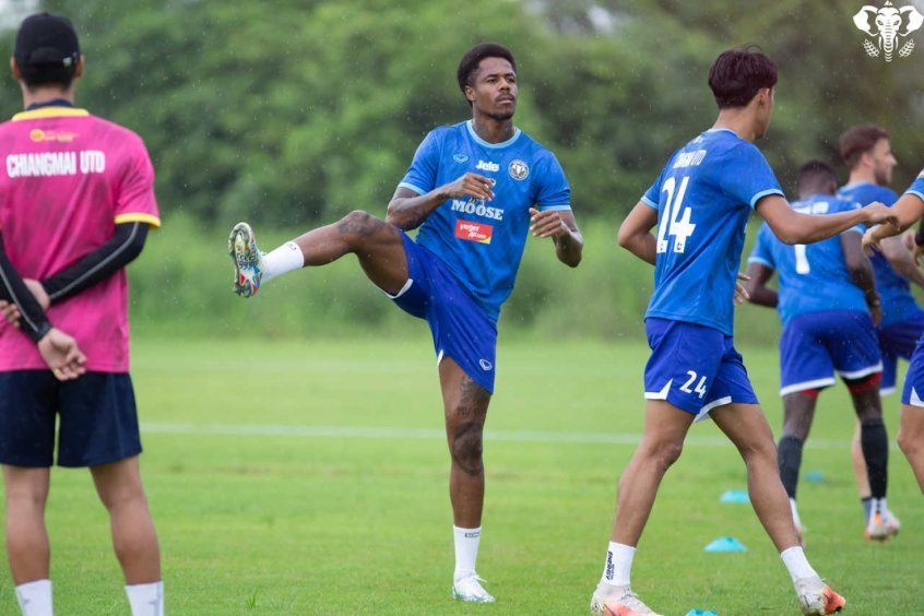 Em grande fase na Tailândia, Evson espera crescimento no Chiamgmai United Em grande fase na Tailândia, Evson espera crescimento no Chiamgmai United