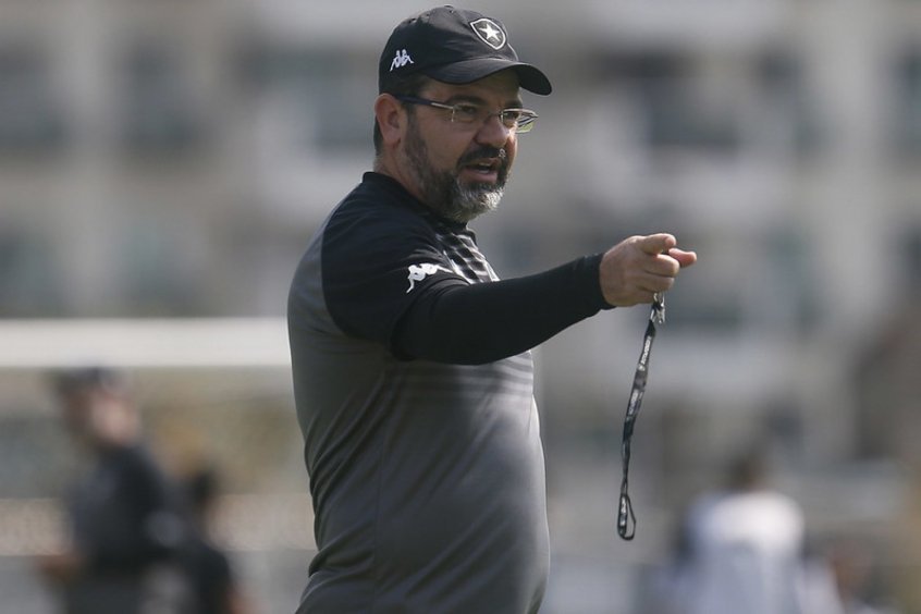 Enderson Moreira elogia atuação de Rafael Navarro pelo Botafogo: ‘Torcemos para que ele permaneça’ Enderson Moreira elogia atuação de Rafael Navarro pelo Botafogo: ‘Torcemos para que ele permaneça’