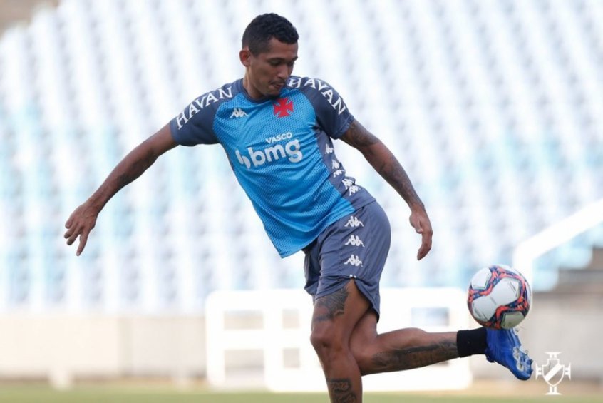 Walber se empenha para garantir a sua primeira oportunidade como titular no Vasco Walber se empenha para garantir a sua primeira oportunidade como titular no Vasco