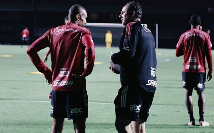 Com o retorno de Rogério Ceni, São Paulo treina no Estádio do Morumbi Com o retorno de Rogério Ceni, São Paulo treina no Estádio do Morumbi