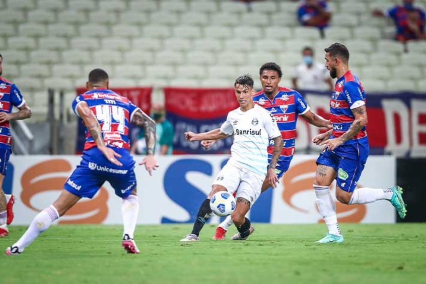 Sem reagir, Grêmio conta com tropeços alheios para situação no Z4 não piorar Sem reagir, Grêmio conta com tropeços alheios para situação no Z4 não piorar