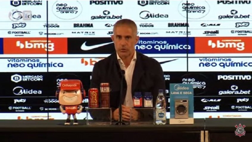 Após lesão de Willian, Sylvinho prega cuidado com os reforços do Corinthians: ‘Eles não são máquinas’ Após lesão de Willian, Sylvinho prega cuidado com os reforços do Corinthians: ‘Eles não são máquinas’