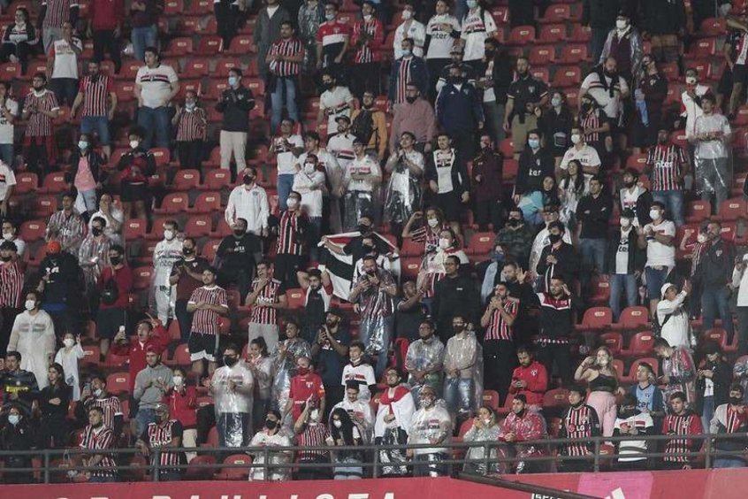 ‘Toca no Calleri que é gol’: torcida do São Paulo transforma Morumbi em caldeirão em vitória no Majestoso ‘Toca no Calleri que é gol’: torcida do São Paulo transforma Morumbi em caldeirão em vitória no Majestoso