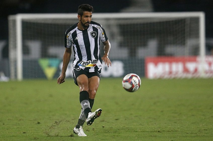 Jonathan Lemos volta com atuações sólidas e coloca dúvida em Enderson na lateral-direita do Botafogo Jonathan Lemos volta com atuações sólidas e coloca dúvida em Enderson na lateral-direita do Botafogo