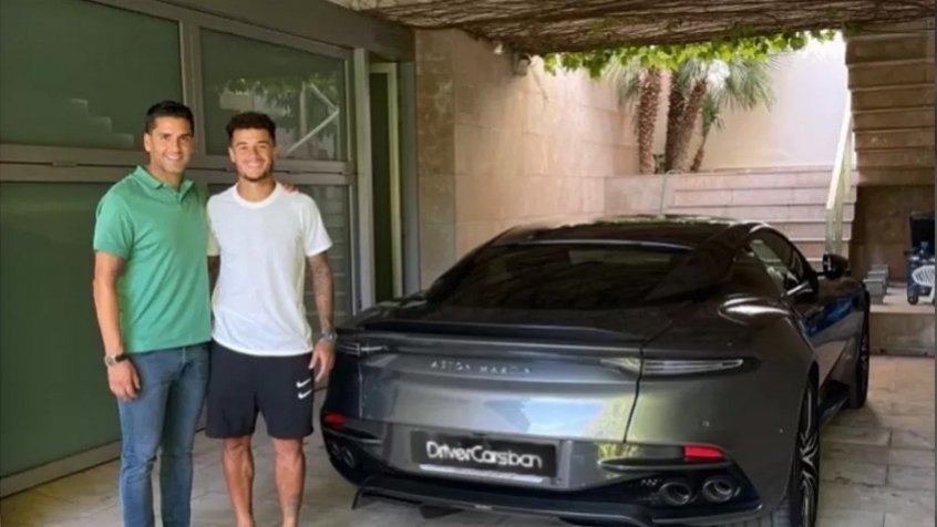 Coutinho ou James Bond? Jogador do Barcelona compra Aston Martin do ‘007’ avaliado em R$ 2 milhões Coutinho ou James Bond? Jogador do Barcelona compra Aston Martin do ‘007’ avaliado em R$ 2 milhões