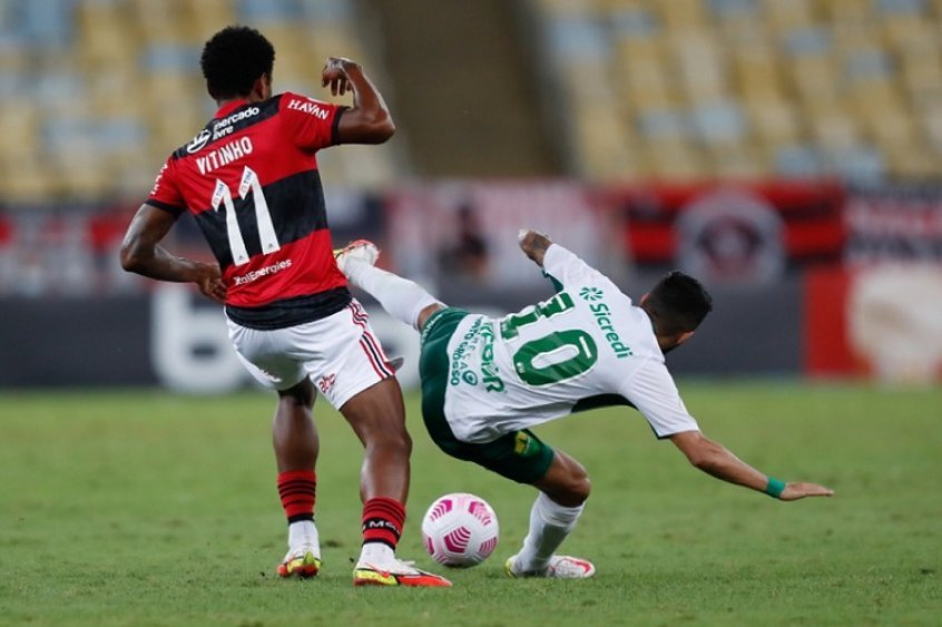 Dirigente do Flamengo reclama de arbitragem em empate: ‘Um gol mal anulado e um pênalti não marcado’ Dirigente do Flamengo reclama de arbitragem em empate: ‘Um gol mal anulado e um pênalti não marcado’