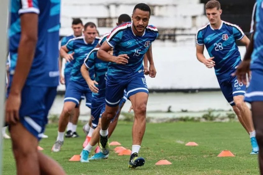Zagueiro do Santa Cruz projeta início da pré-Copa do Nordeste e quer virar a chave: ‘Almejar o sucesso’ Zagueiro do Santa Cruz projeta início da pré-Copa do Nordeste e quer virar a chave: ‘Almejar o sucesso’