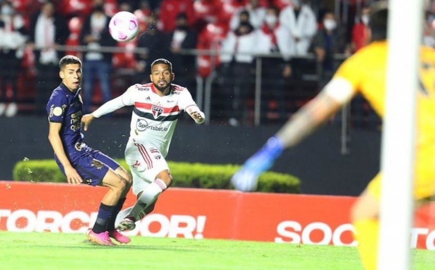 São Paulo é o time com mais faltas e cartões amarelos no Brasileirão São Paulo é o time com mais faltas e cartões amarelos no Brasileirão