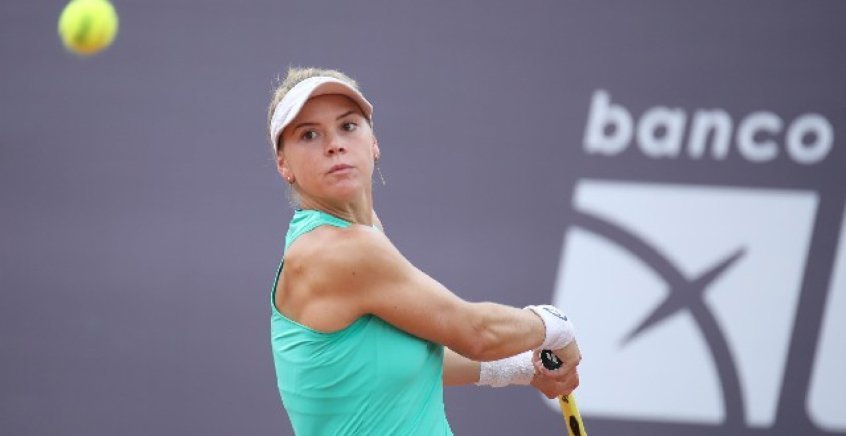 Laura Pigossi e Carol Meligeni estreiam firmes em Guayaquil Laura Pigossi e Carol Meligeni estreiam firmes em Guayaquil