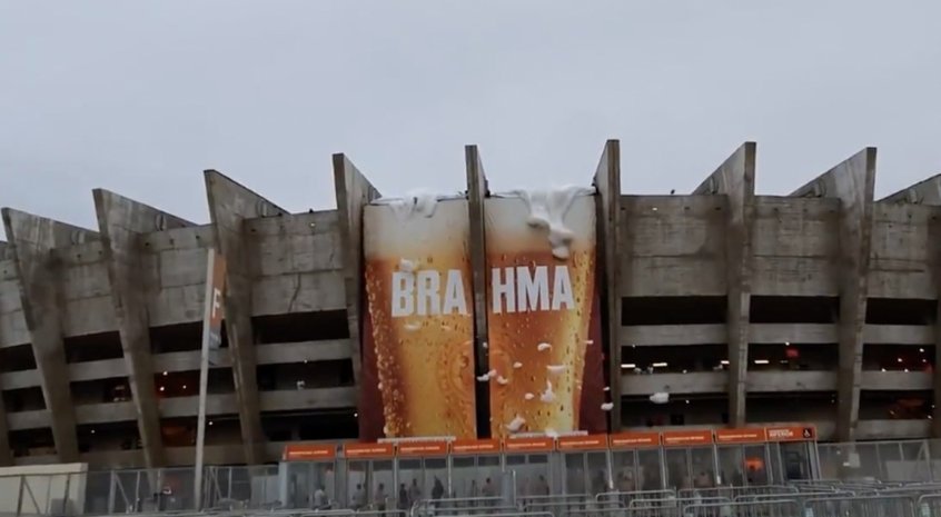 Após parceria com Galvão Bueno, cervejaria ‘transborda’ Mineirão de espuma Após parceria com Galvão Bueno, cervejaria ‘transborda’ Mineirão de espuma