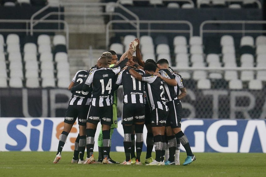 Com salários atrasados, jogadores do Botafogo adotam lei do silêncio Com salários atrasados, jogadores do Botafogo adotam lei do silêncio