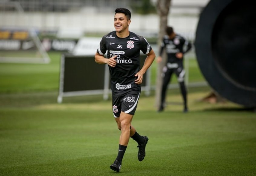 Próximo de retorno, Roni participa do aquecimento com o elenco do Corinthians Próximo de retorno, Roni participa do aquecimento com o elenco do Corinthians