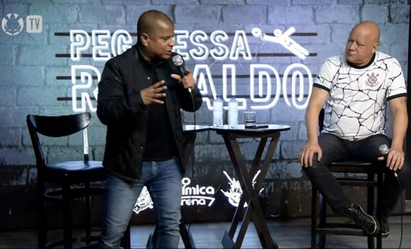 Loucura, loucura! Na ‘Corinthians TV’, Marcelinho ‘compara’ Sylvinho a Luciano Huck e corneta ídolo do clube Loucura, loucura! Na ‘Corinthians TV’, Marcelinho ‘compara’ Sylvinho a Luciano Huck e corneta ídolo do clube