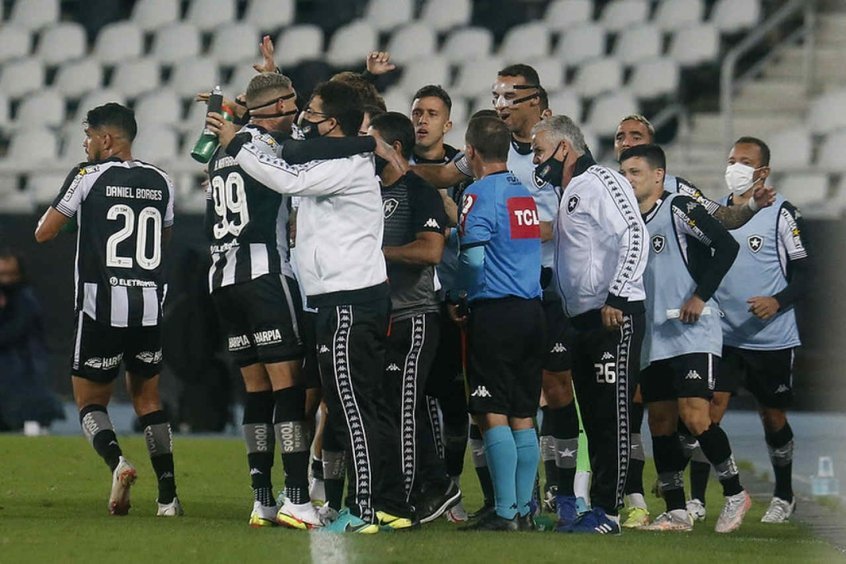 Além da liderança: partida contra Goiás vale o alívio por acesso na Série B para o Botafogo Além da liderança: partida contra Goiás vale o alívio por acesso na Série B para o Botafogo