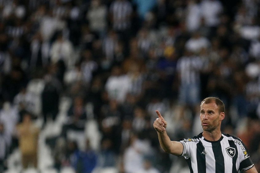 Carli vive maior série de jogos pelo Botafogo na Série B; aproveitamento é de 83% com o argentino em campo Carli vive maior série de jogos pelo Botafogo na Série B; aproveitamento é de 83% com o argentino em campo