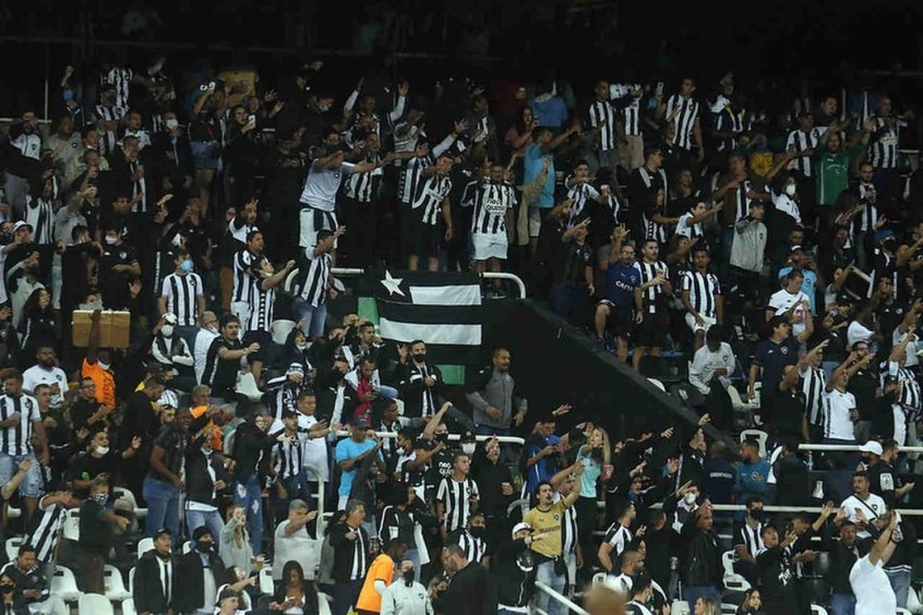 Após liberação, Botafogo pretende colocar mais ingressos em jogos mas não vai abrir 100% do Nilton Santos Após liberação, Botafogo pretende colocar mais ingressos em jogos mas não vai abrir 100% do Nilton Santos