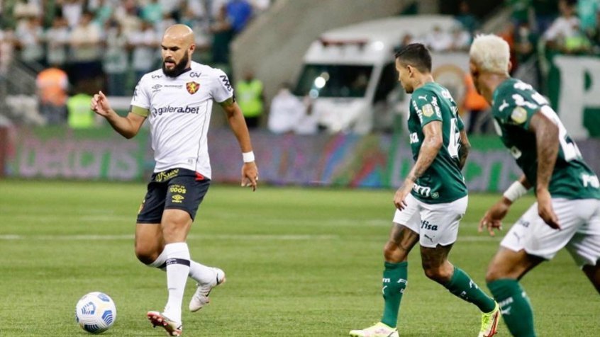 Luiz Adriano desencanta, Palmeiras vira contra o Sport e reassume o 2º lugar no Brasileirão Luiz Adriano desencanta, Palmeiras vira contra o Sport e reassume o 2º lugar no Brasileirão