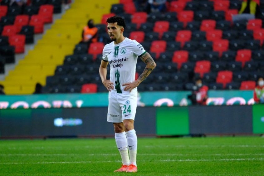 Com números expressivos na Turquia, Flavio volta ao radar de clubes brasileiros Com números expressivos na Turquia, Flavio volta ao radar de clubes brasileiros