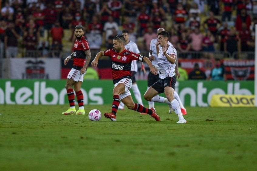 Feliz da vida! Valentim rasga elogios ao time do Athletico Feliz da vida! Valentim rasga elogios ao time do Athletico