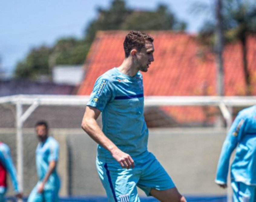 Poupado por Claudinei na Copa SC, Arthur Chaves foca no time profissional Poupado por Claudinei na Copa SC, Arthur Chaves foca no time profissional