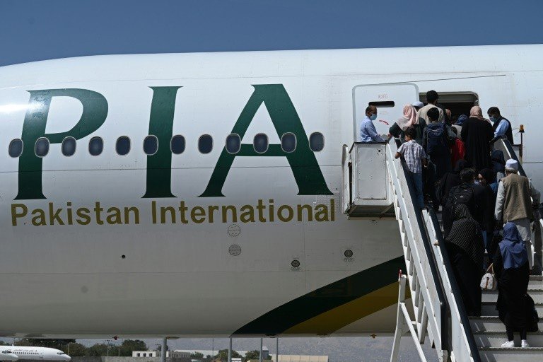 Companhia aérea paquistanesa PIA suspende voos a Cabul Companhia aérea paquistanesa PIA suspende voos a Cabul