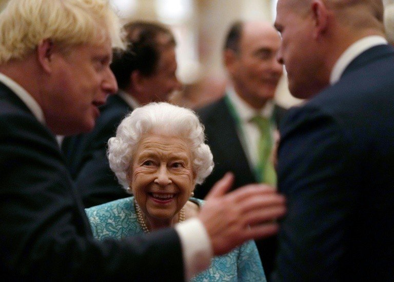 Elizabeth II aceita conselho dos médicos para descansar Elizabeth II aceita conselho dos médicos para descansar