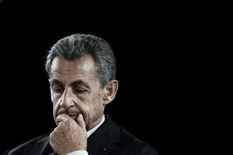Justiça francesa obriga ex-presidente Sarkozy a testemunhar no caso das pesquisas Justiça francesa obriga ex-presidente Sarkozy a testemunhar no caso das pesquisas