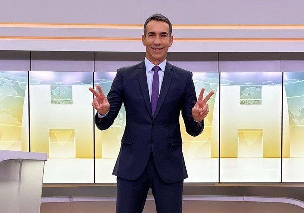 César Tralli celebra comando do ‘Jornal Hoje’: “Generosidade e consideração” César Tralli celebra comando do ‘Jornal Hoje’: “Generosidade e consideração”