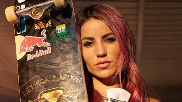 Skatista Letícia Bufoni convida para o Tinder e depois revela: ‘Sou bloqueada’ Skatista Letícia Bufoni convida para o Tinder e depois revela: ‘Sou bloqueada’