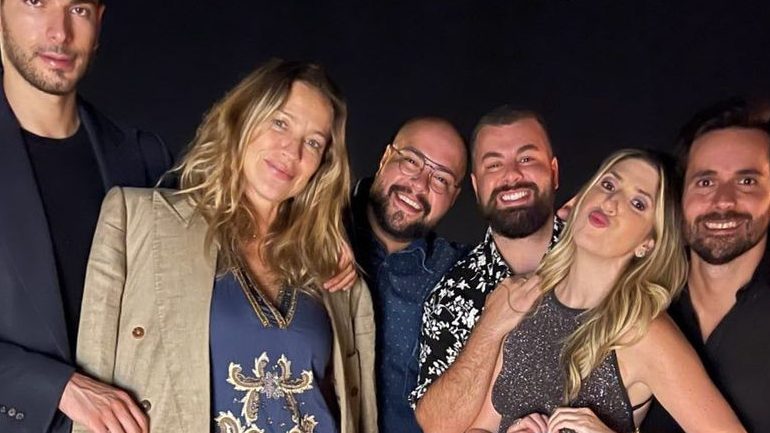 Tiago Abravanel e Dani Calabresa curtem noite com Luana Piovani em Portugal
