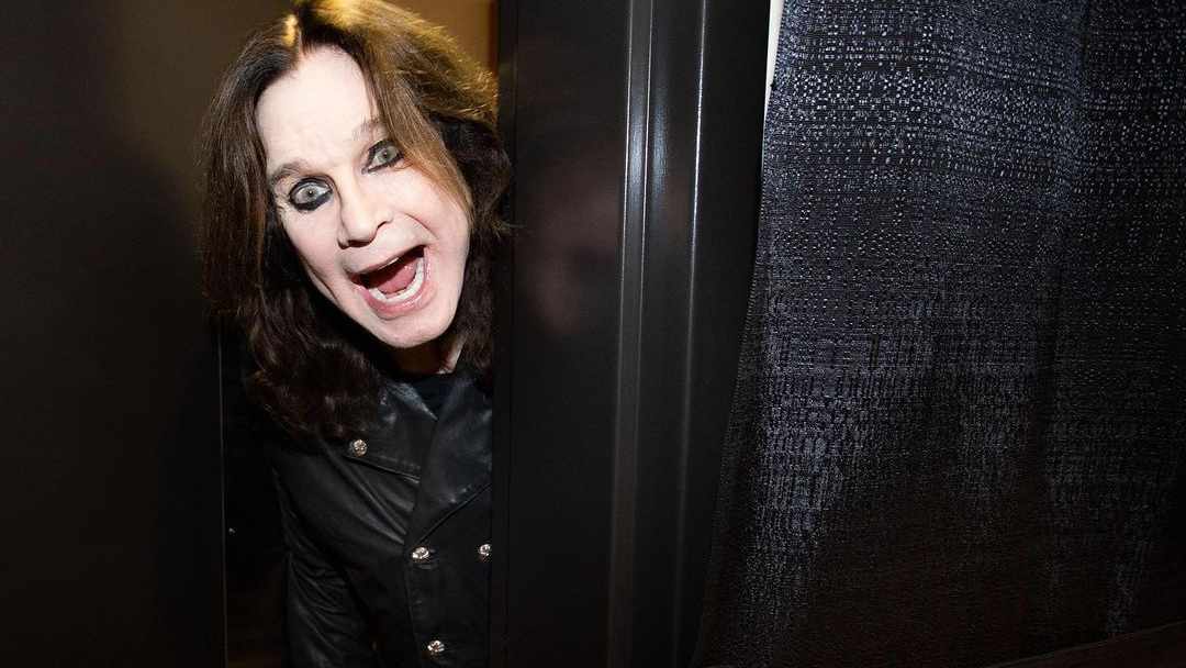 Ozzy Osbourne compartilha medo em relação a cirurgia no pescoço: ‘Agonia’