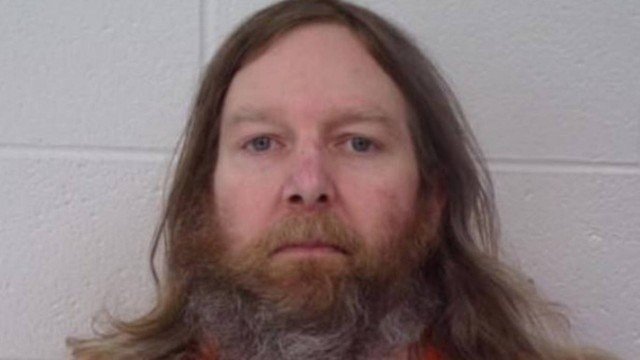 EUA: Homem mata irmão porque ele aplicava vacina contra Covid-19 EUA: Homem mata irmão porque ele aplicava vacina contra Covid-19