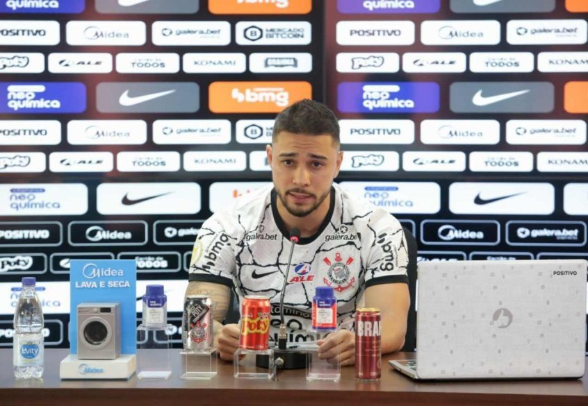 Quase três meses após anuncio, João Pedro entra em campo pela 1ª vez no Corinthians e tem falha decisiva Quase três meses após anuncio, João Pedro entra em campo pela 1ª vez no Corinthians e tem falha decisiva
