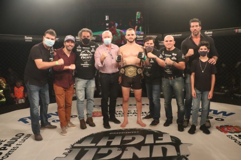 Lucas Almeida mantém o cinturão peso leve do Jungle Fight Lucas Almeida mantém o cinturão peso leve do Jungle Fight