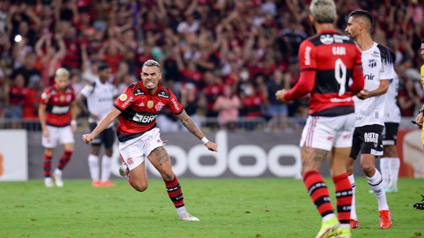 Torcedores elogiam Matheuzinho após vitória do Flamengo e pedem titularidade
