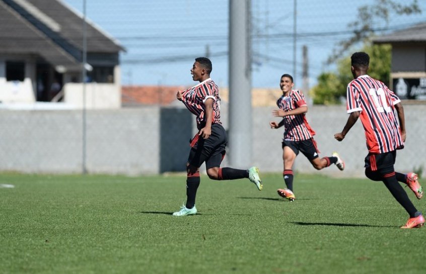 Surpreendido na estreia, time sub-16 do São Paulo reage com vitória sobre o Coritiba na Caju’s Summer Cup Surpreendido na estreia, time sub-16 do São Paulo reage com vitória sobre o Coritiba na Caju’s Summer Cup