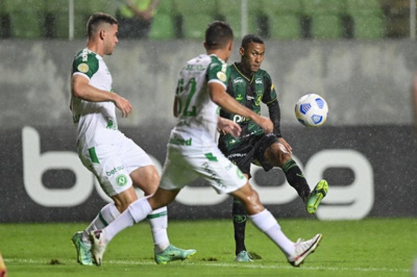 América-MG derrota a Chapecoense e ‘cola’ no G6 do Brasileiro América-MG derrota a Chapecoense e ‘cola’ no G6 do Brasileiro