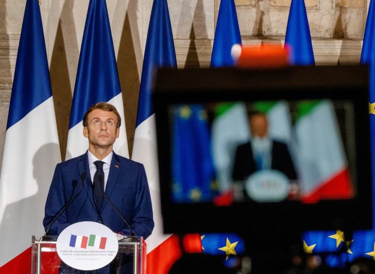 Presidente francês recebe dose de reforço da vacina anticovid