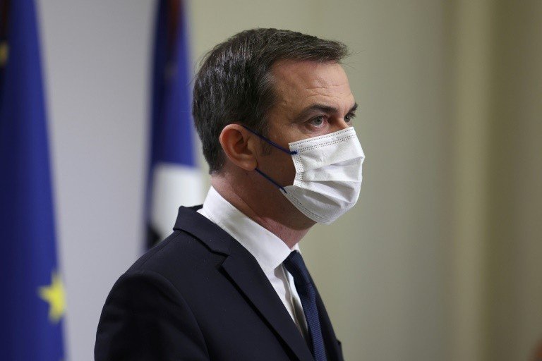 França aumenta restrições e reforça vacinação, mas descarta confinamento França aumenta restrições e reforça vacinação, mas descarta confinamento