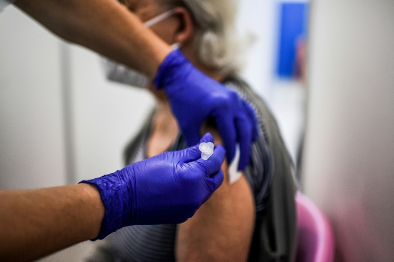 Governo anuncia quarentena de cinco dias para viajantes não vacinados