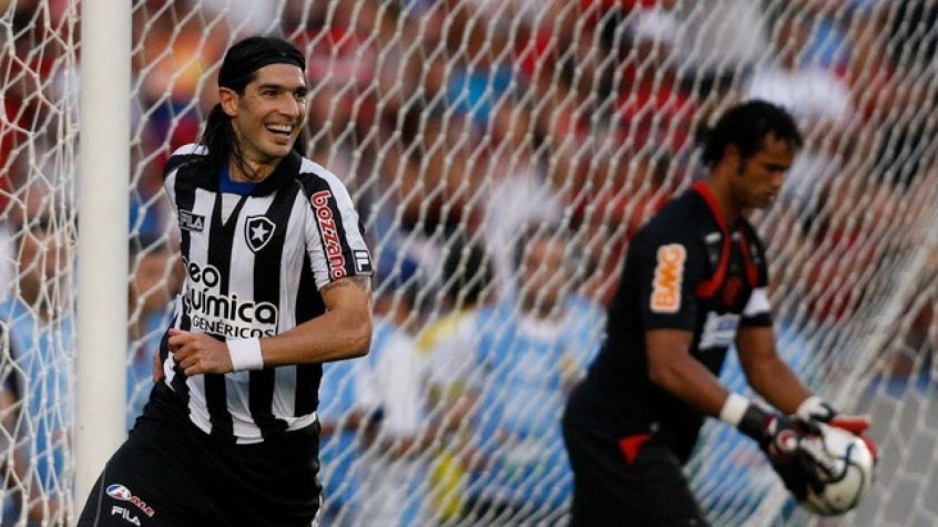 Loco Abreu fará noite de autógrafos de livro sobre passagem no Botafogo na sede de General Severiano Loco Abreu fará noite de autógrafos de livro sobre passagem no Botafogo na sede de General Severiano