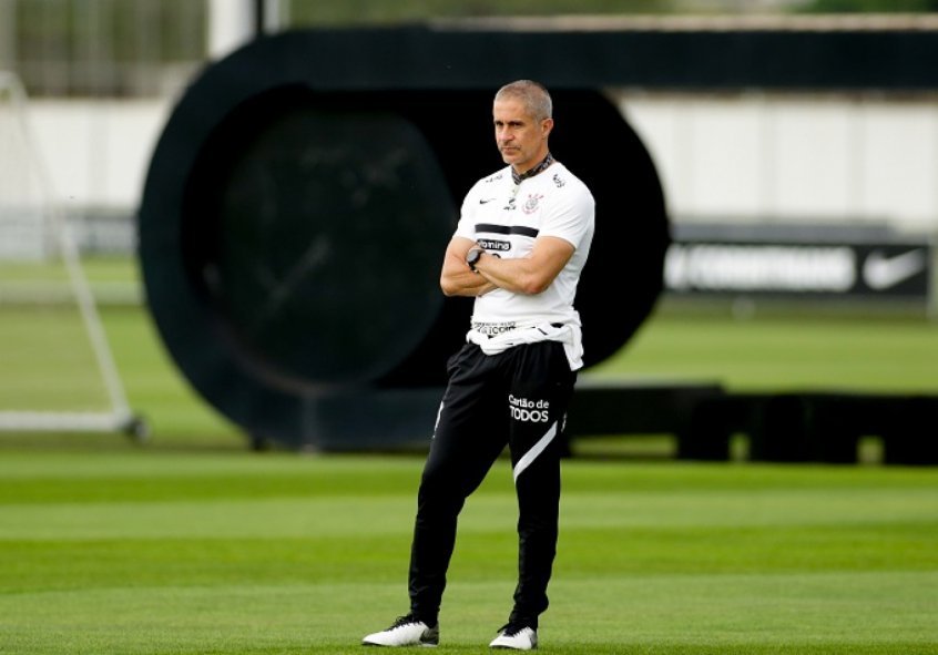 Sylvinho admite dificuldade contra o Grêmio: ‘não foi a melhor partida’ Sylvinho admite dificuldade contra o Grêmio: ‘não foi a melhor partida’