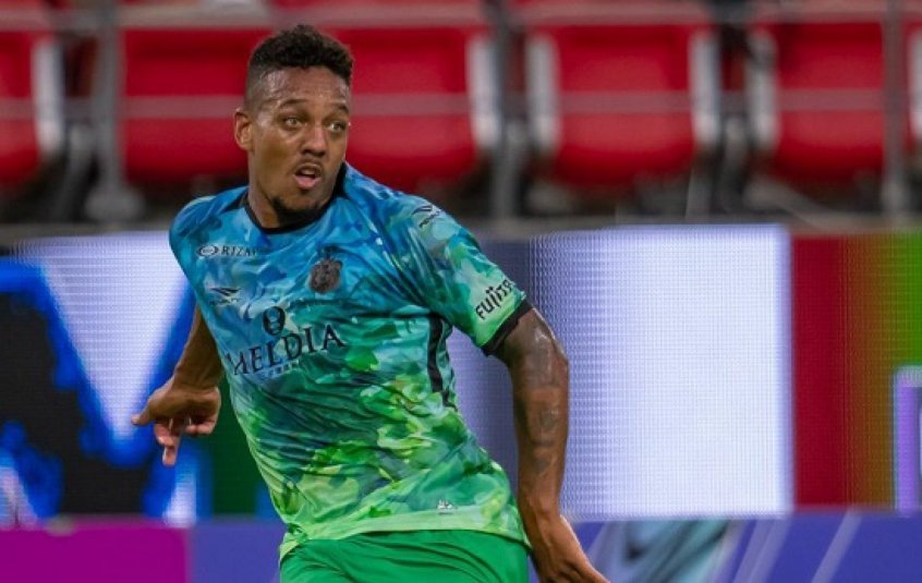 Wellington Tanque comemora mais um ano como artilheiro de seu time no Japão Wellington Tanque comemora mais um ano como artilheiro de seu time no Japão