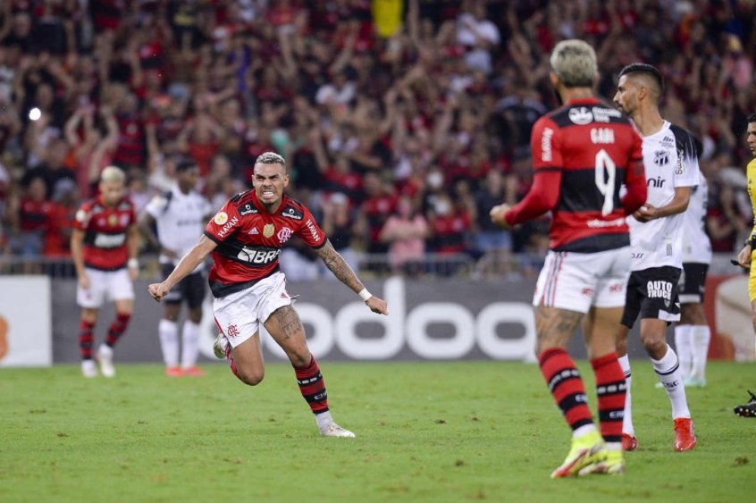 Desempenho de Matheuzinho contra o Ceará ilustra ano consistente do lateral pelo Flamengo em 2021