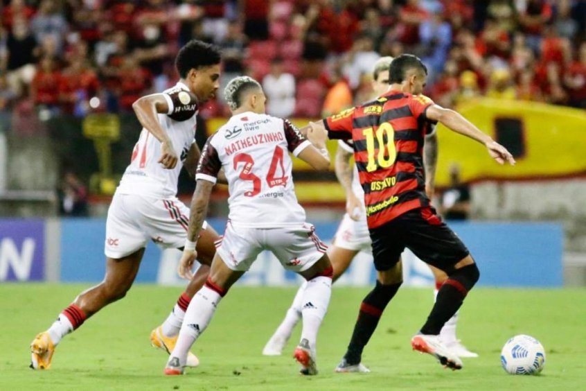 Em jogo movimentado, Sport e Flamengo empatam pelo Brasileirão Em jogo movimentado, Sport e Flamengo empatam pelo Brasileirão